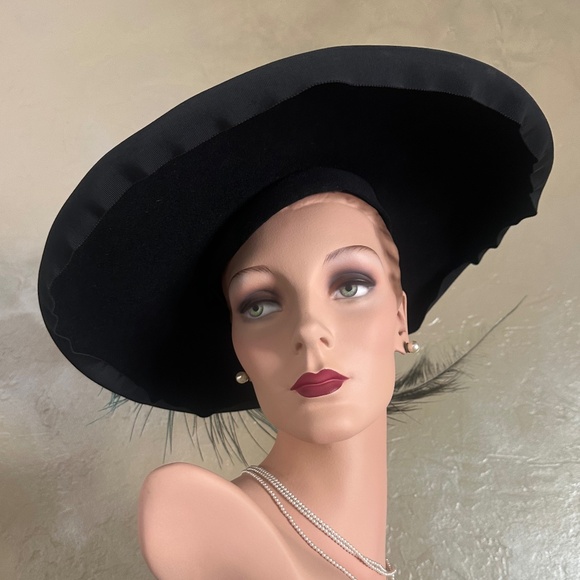 FASCINATING 1940s\' BLACK FELT WIDE BRIM HAT + LARGE AQUA OSTRICH FEATHER main image 5